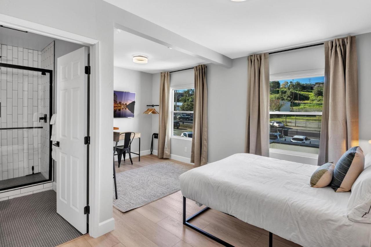 Single Bedroom - Queen Size. Heart Of Downtown Vista Esterno foto